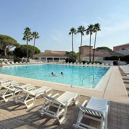 In Saint-raphael Pool & Tennis 公寓
