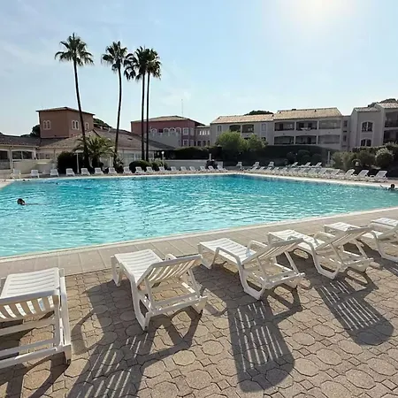 In Saint-raphael Pool & Tennis 公寓 *